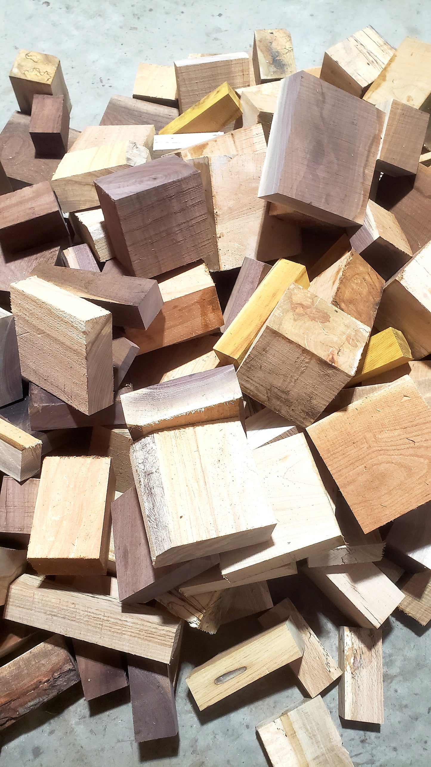 20lbs scrap wood turning blanks. Walnut, oak Maple.
